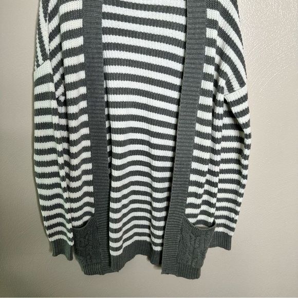 Express Gray White Stripes Open Front Cardigan Size Small - Picture 2 of 5